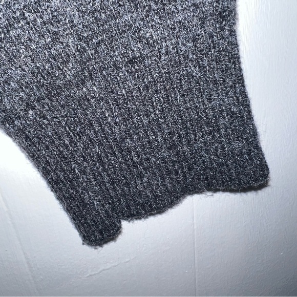 GAP Maternity Gray Bright Multi Color block Heart Crewneck Cozy Sweater XS - Picture 2 of 10